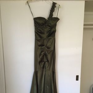 Cachè olive satin ruched dress with beaded strap.